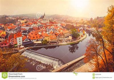 快速融入游戏圈 专业网络手游搬砖赚钱游戏的优势解析及动漫游戏开发机遇